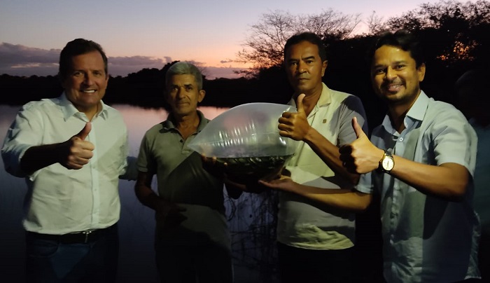 Prefeitura de Sousa entrega 50 mil alevinos a piscicultores da Zona Rural do Município 